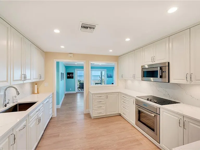 1065 Gulf Shore Blvd N #201 — Photo 4