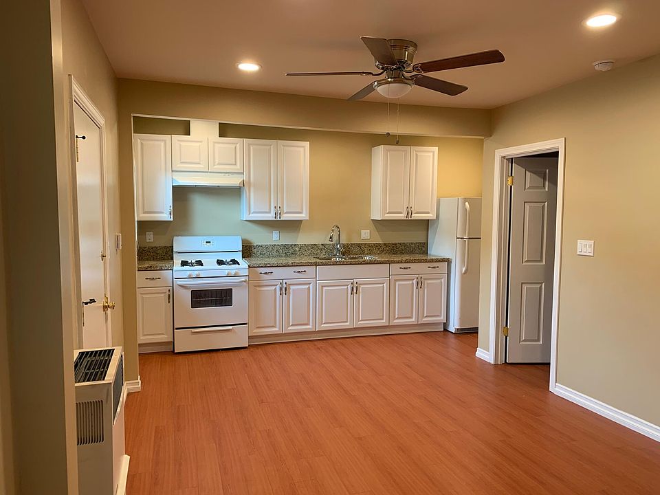 1st image of 711 Copeland Ct #4
