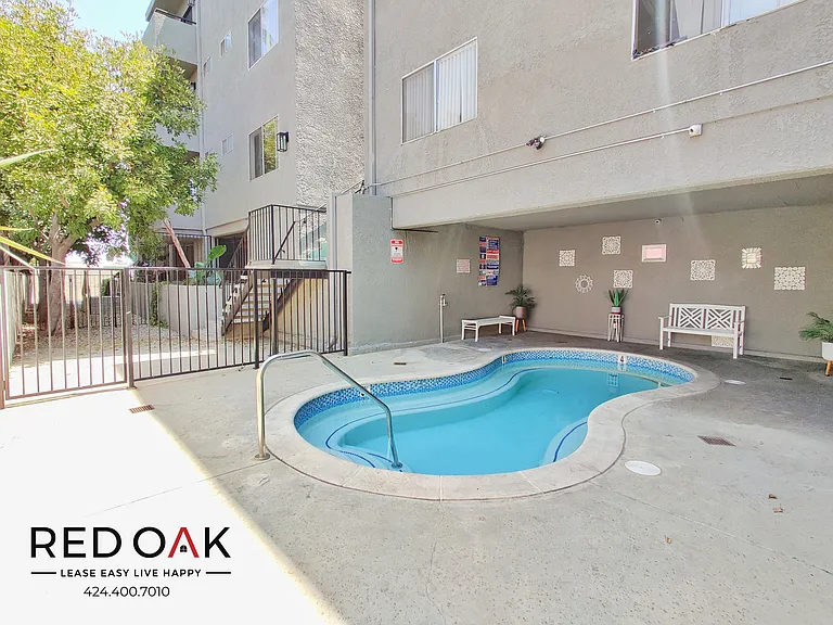 11823 Victory Blvd #214 — Photo 32