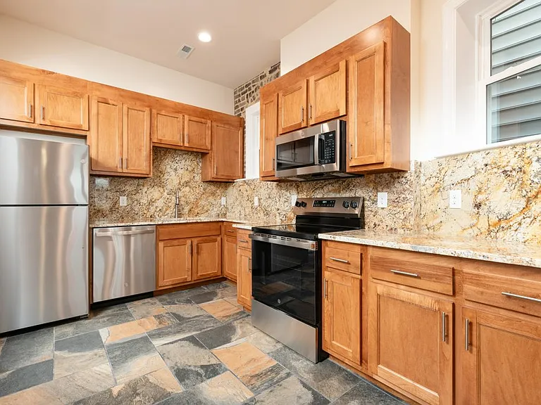 1224 W Cary St — Photo 15