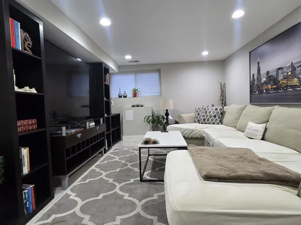 4928 W Roscoe St #G, Chicago, IL 60641