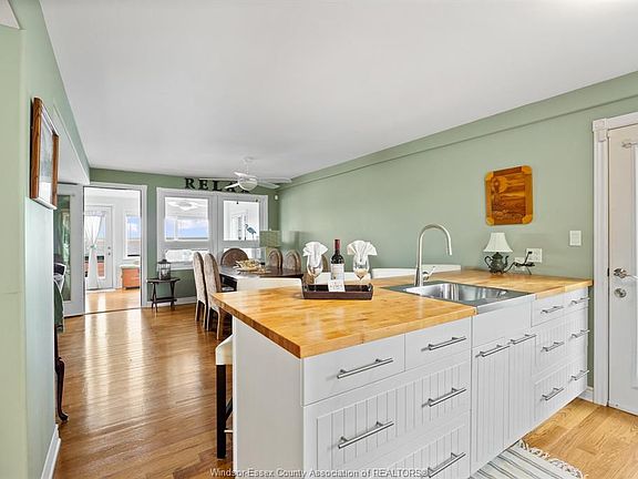 4th image of 689 Ross Beach Rd