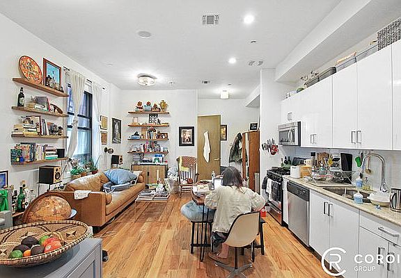 3rd image of 86 Chauncey St APT 1