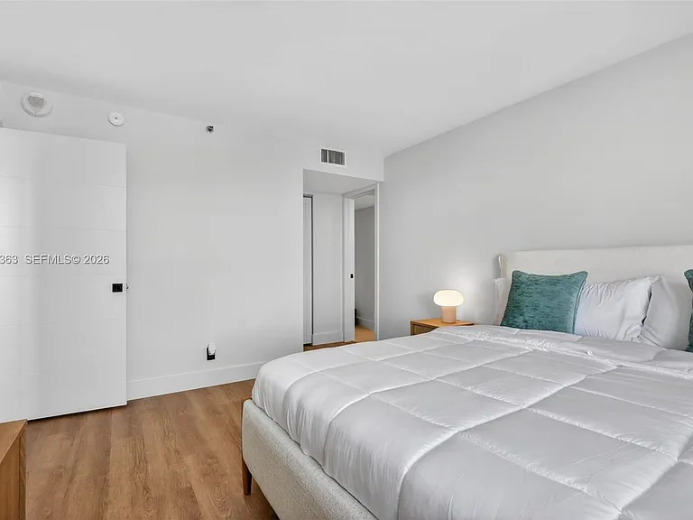2555 Collins Ave #1812 — Photo 13