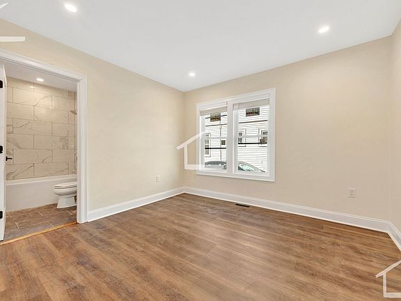 5th image of 7 Dickson St #2