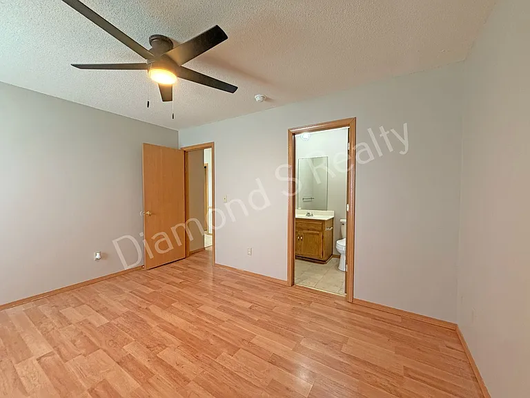 1442 / 1444 W Rainey Duplex — Photo 17