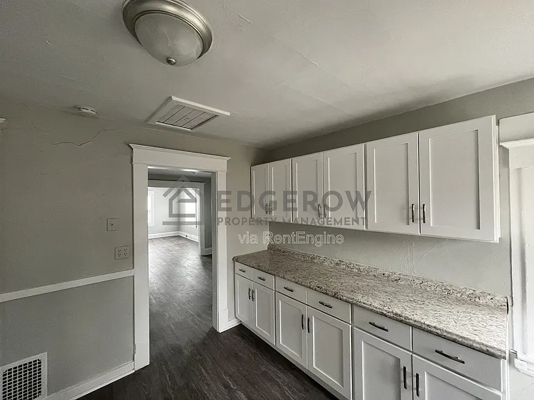 815 Logan St SE #2 — Photo 4