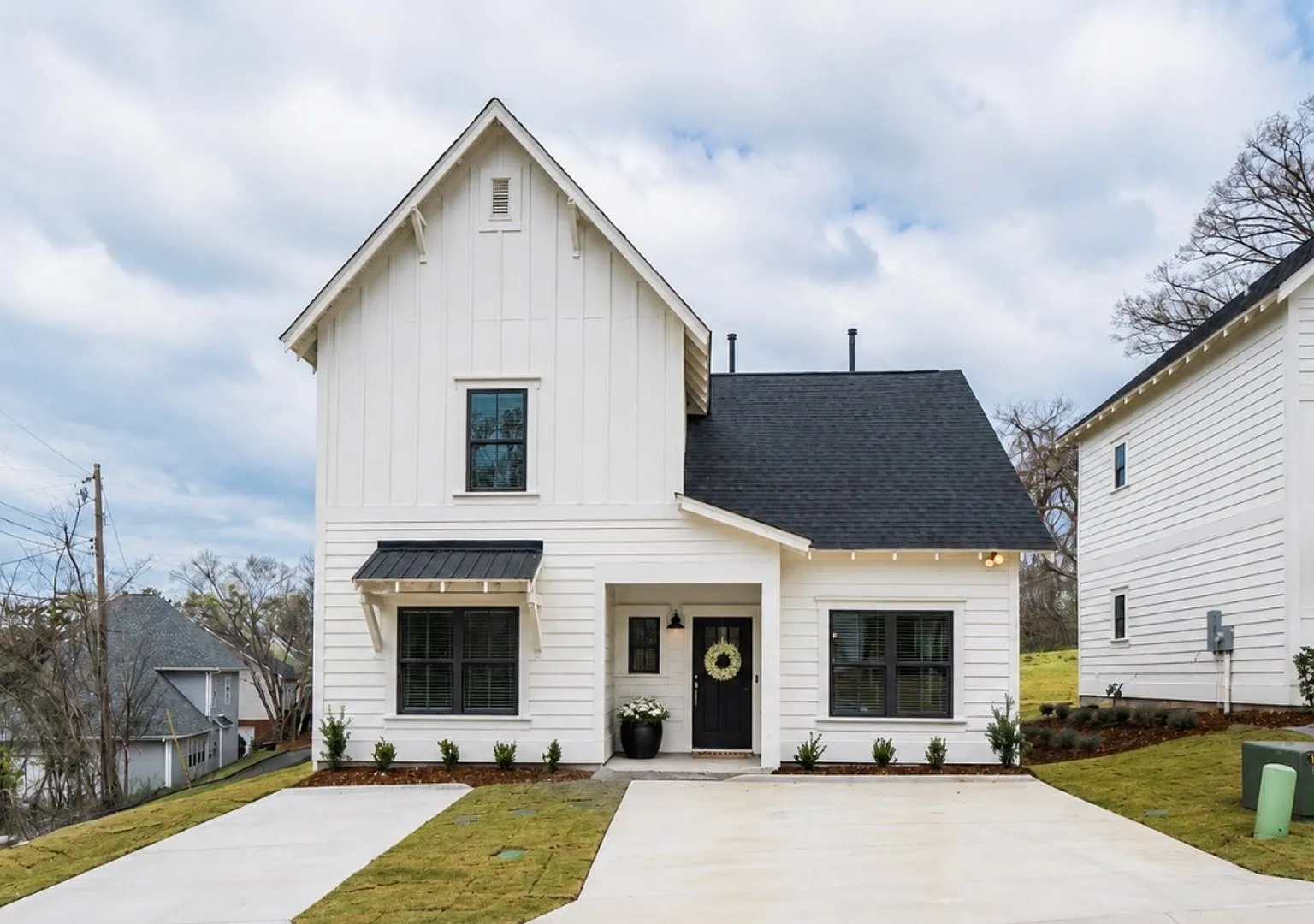 Self Tour This Home in Person with the Rently Tours App! — Photo 1