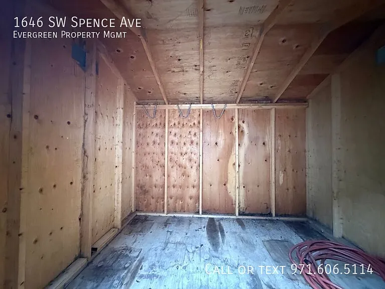 1646 SW Spence Ave — Photo 45