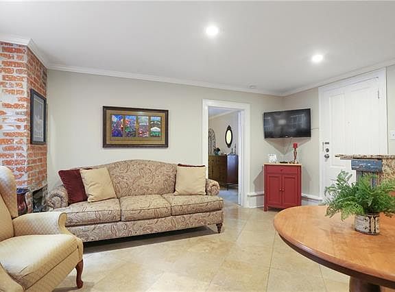 2nd image of 3211 Prytania St APT 7