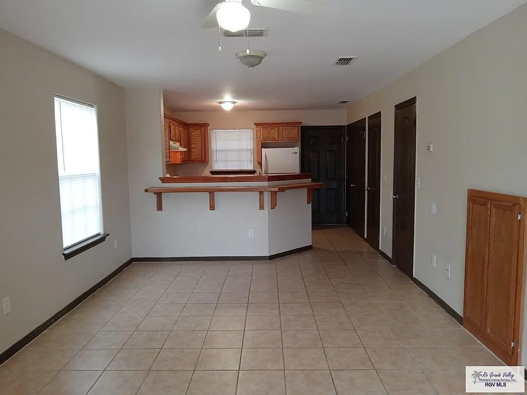 Building Photo - 702 Sonesta Dr #A