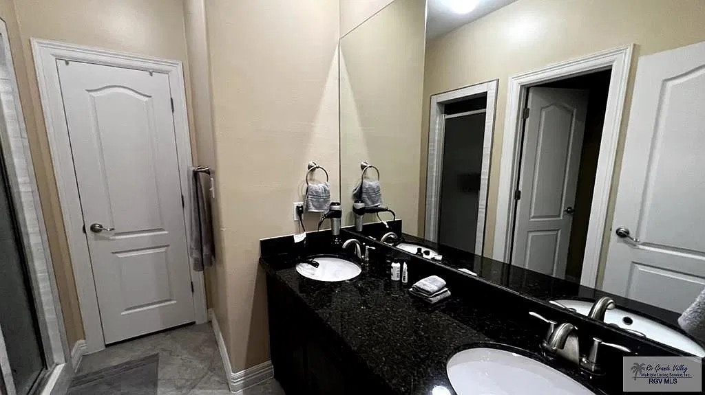 4 bed, 2.0 bath, 2651 sqft, $2,500 — Photo 4