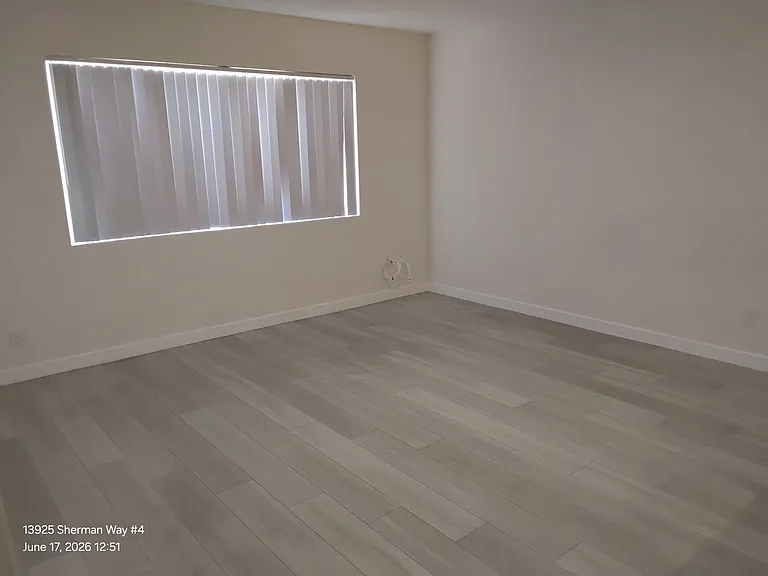 13925 Sherman Way — Photo 30