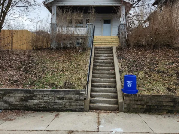 516 W End Ave, Coraopolis, PA 15108