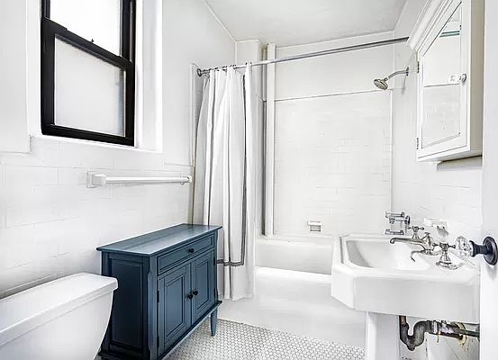 5th image of 317 W 87th St APT 2C
