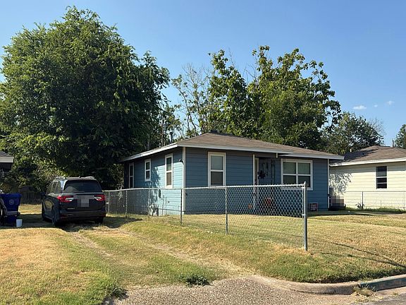 3rd image of 612 Carver St
