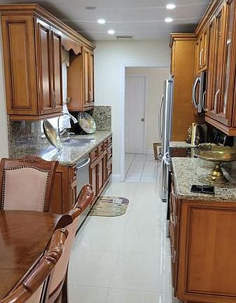 4th image of 6707 Oakmont