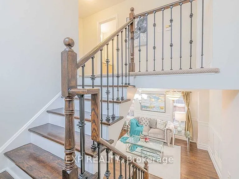 8 Rampart Cres — Photo 11