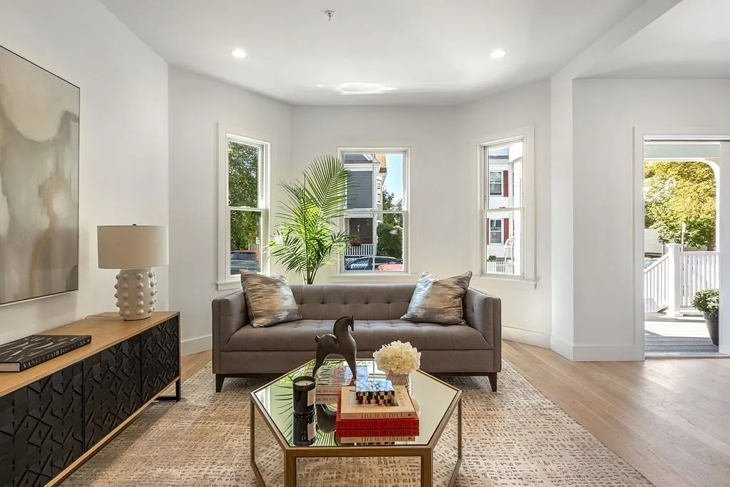 2 bed, 1065 sqft, $3,700 — Photo 3