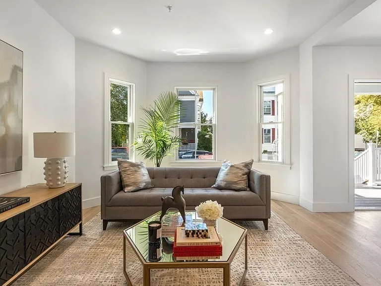 27 Saxton St #1 — Photo 3