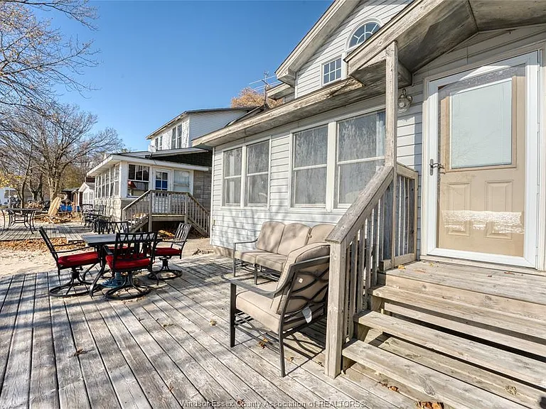 1049 Heritage Rd — Photo 21