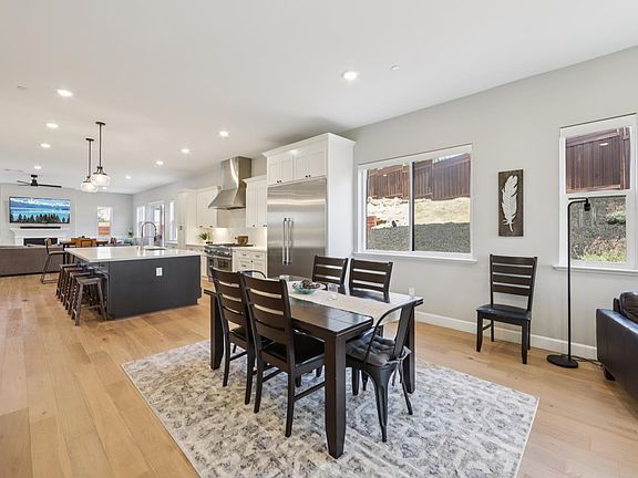 5th image of 3675 Wyndemere Circle