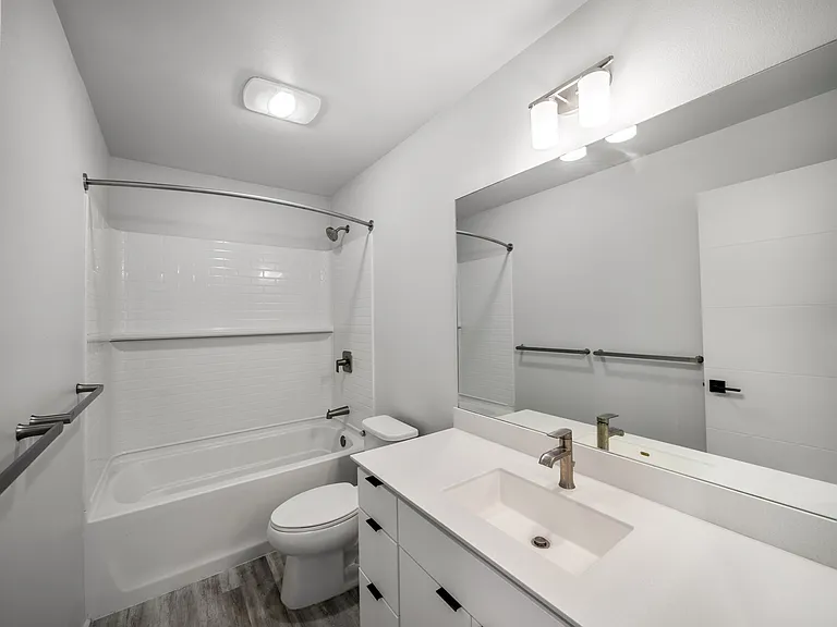 Guest Full Bath