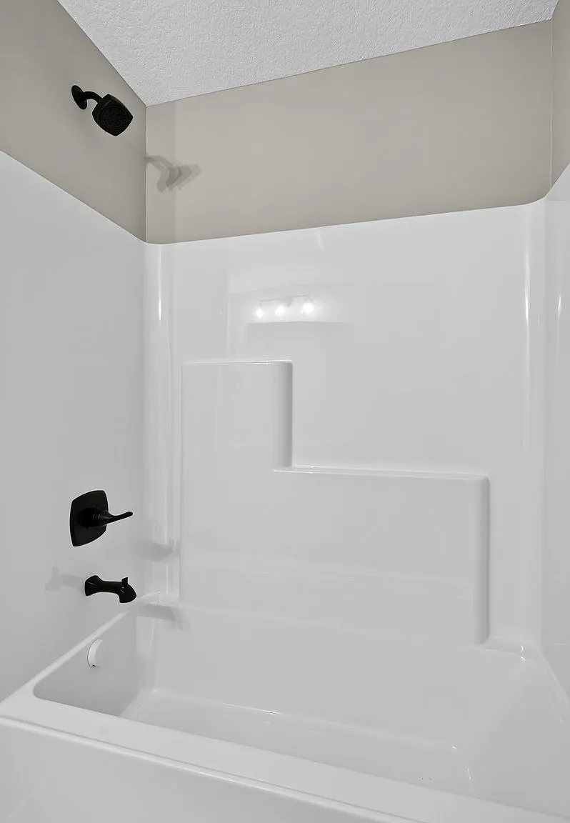 4 bed, 2003 sqft, $2,650 — Photo 4