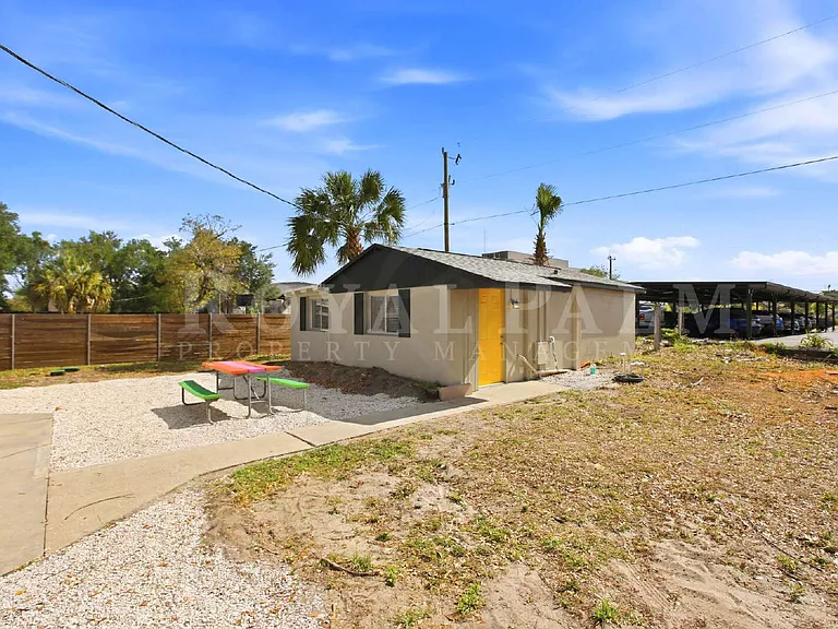 1640 Daniels Dr #B — Photo 3