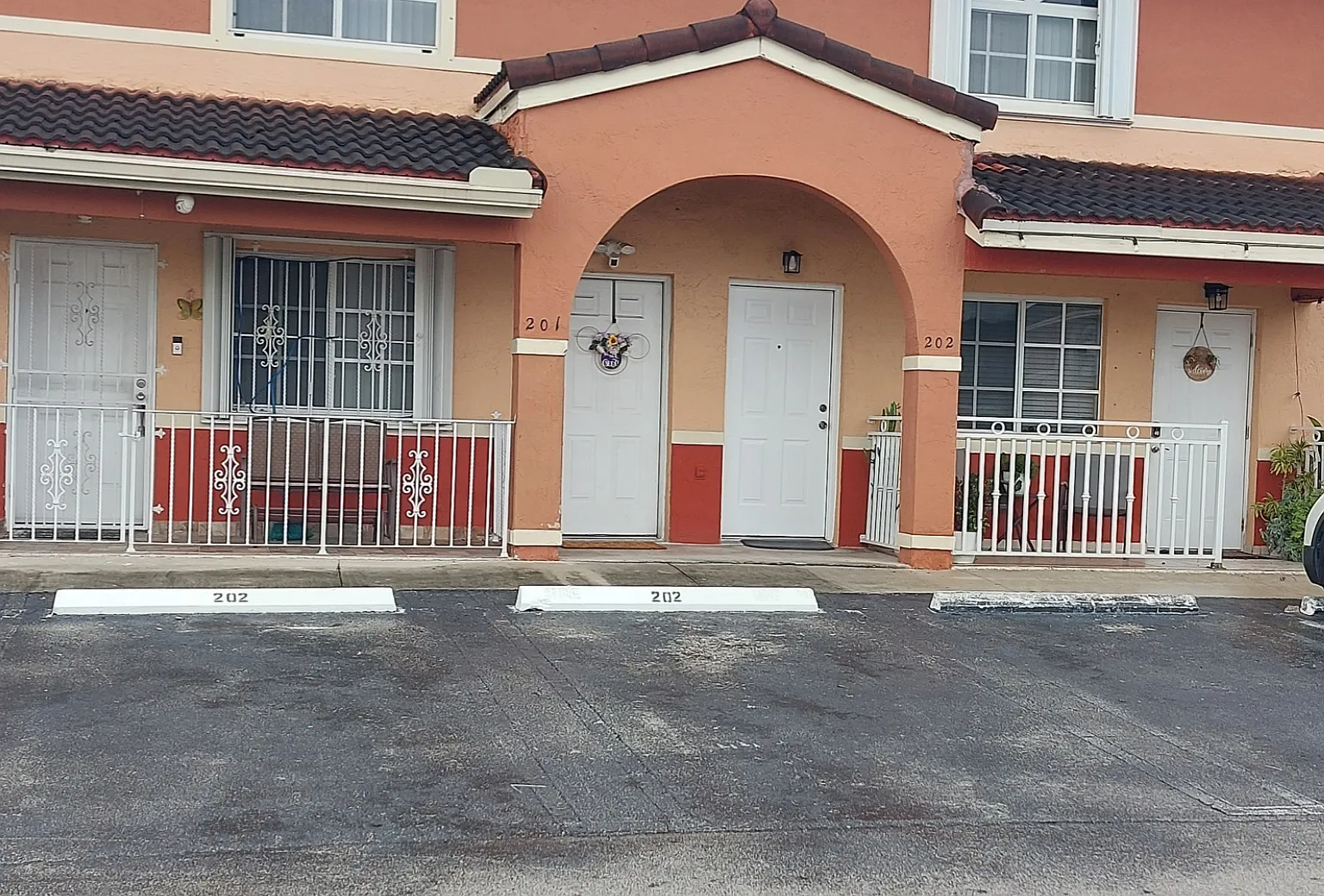 2 bed, 970 sqft, $2,500 — Photo 1