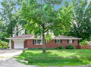 208 N Oak St, Trenton, IL