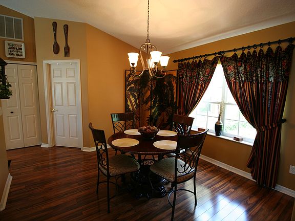5th image of 10 Crandon Ct