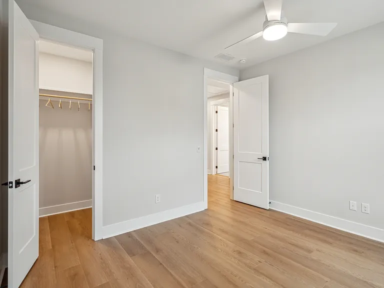 Secondary room with closet