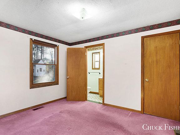 5th image of 137 N Division Ave