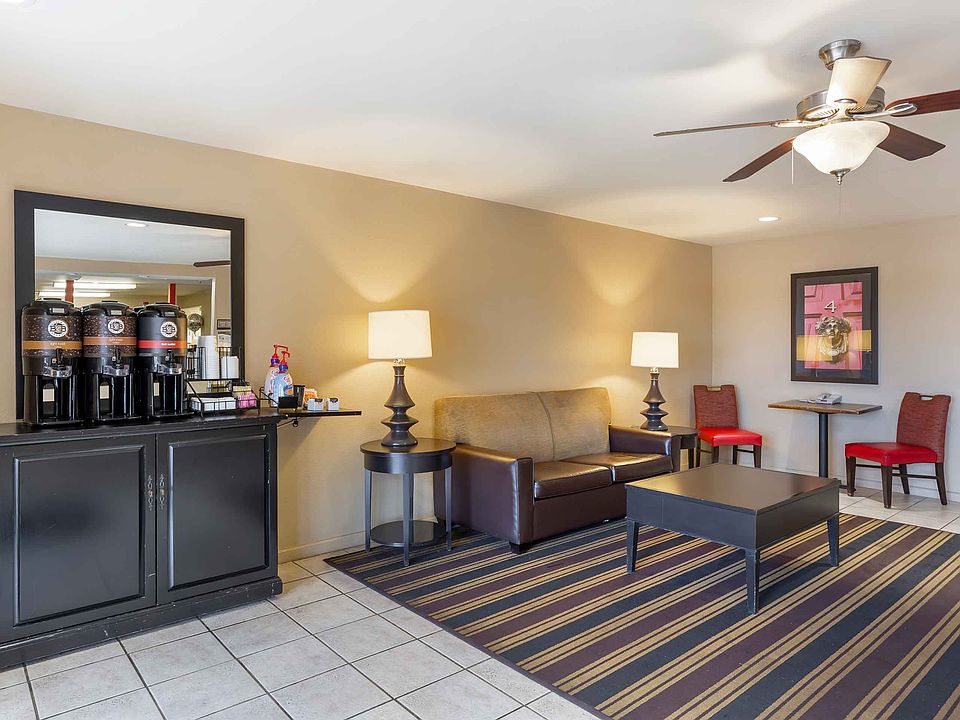 Lobby and Guest Check-in