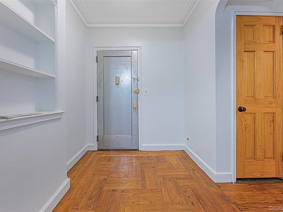 4th image of 2191 Bolton Street #5E
