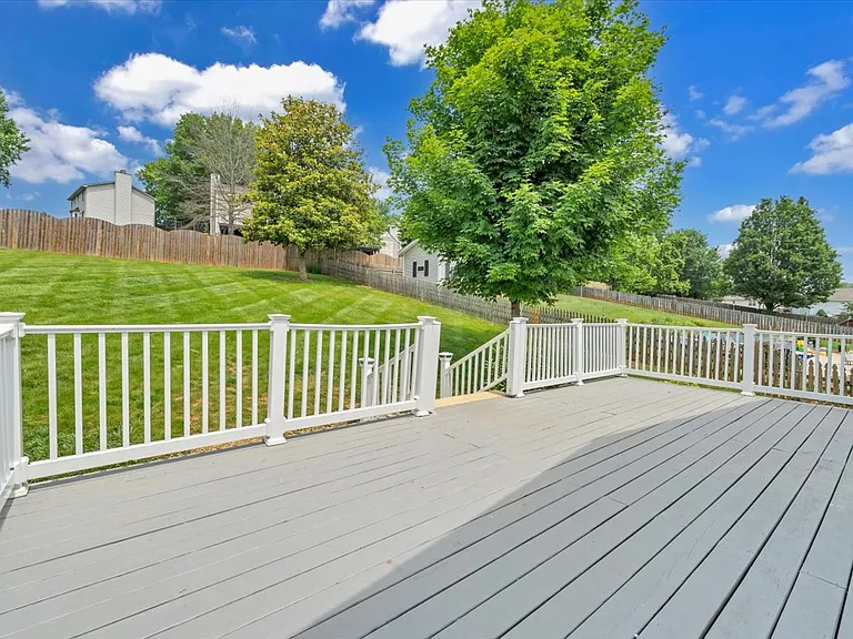 1905 Summerfield Dr — Photo 27