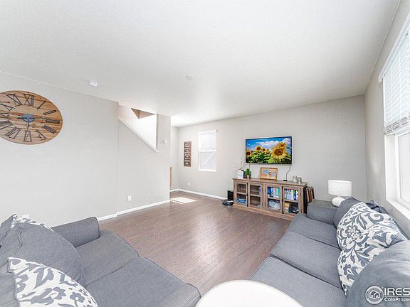 5th image of 823 Charlton Dr