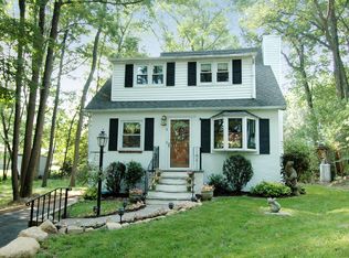 8 Peach Rd, Lake Hopatcong, NJ 07849