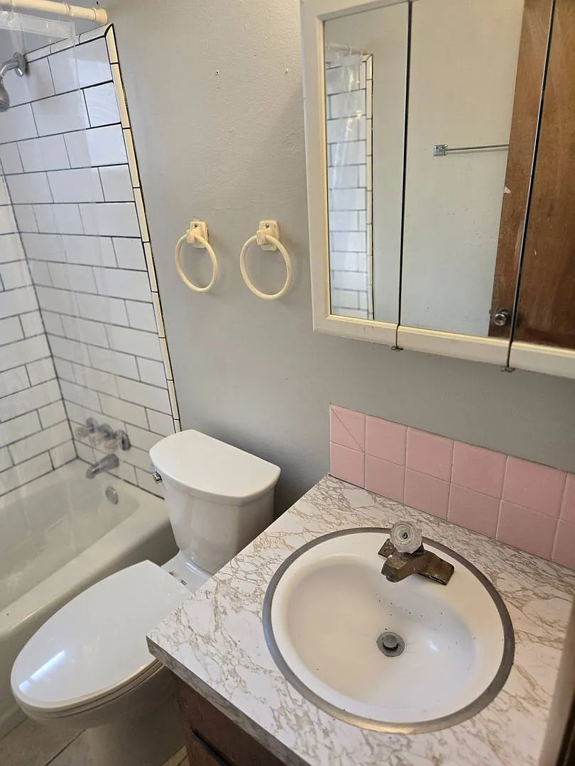 2264 SW 5th St — Photo 3