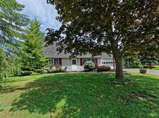 60 Meadowbrook Rd, Watervliet, NY 12189