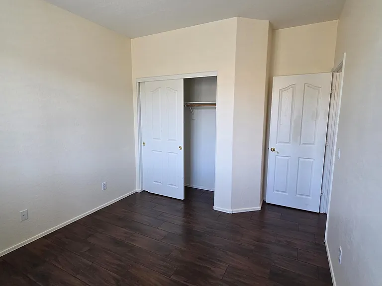 2709 W Redwood Ln — Photo 30