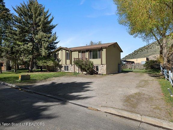 3rd image of 195 Crabtree Ln
