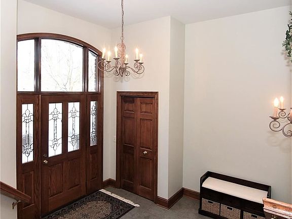 3rd image of 916 Mount Pleasant St NW