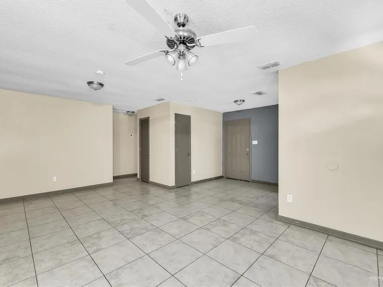 440 W Siesta St — Photo 3