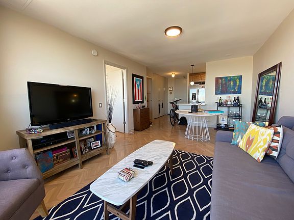 3rd image of 4343 N Clarendon Ave APT 2809
