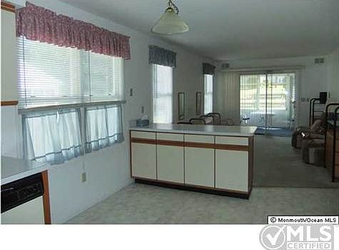 5th image of 304 Joseph Dr