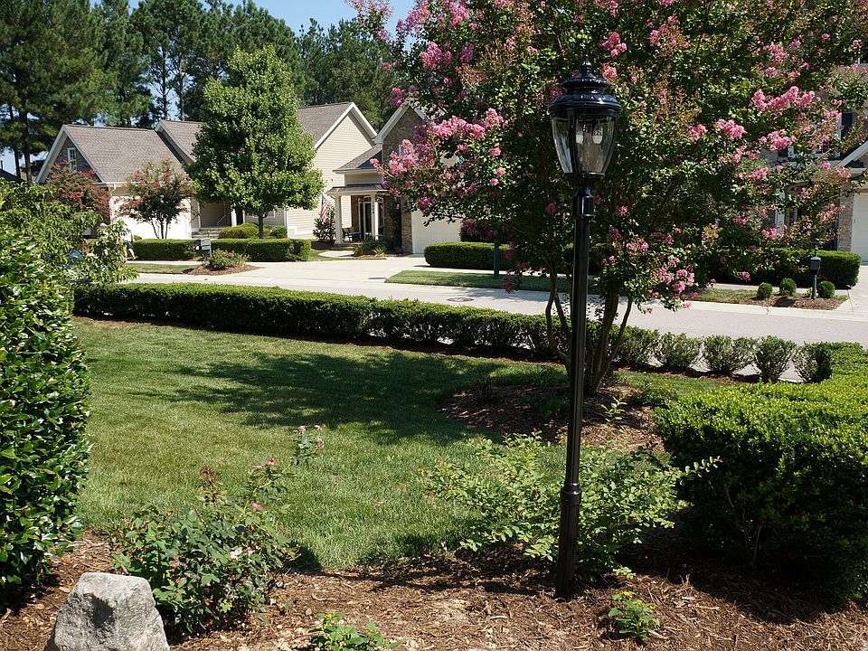 Front Yard & Street View