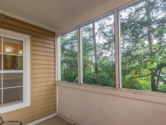 3rd image of 2539 Eastgate Lane E Bay I 401