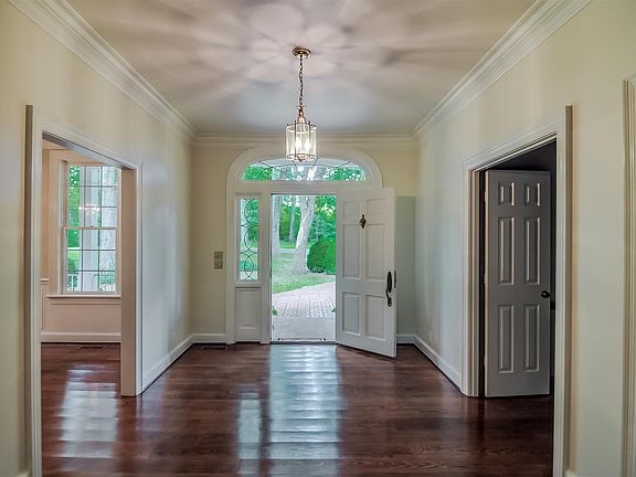 3rd image of 523 Belle Meade Blvd